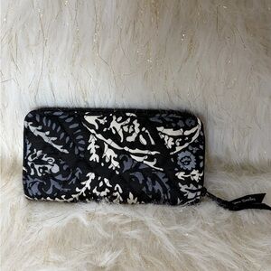 NWOT Vera Bradley Black White and Gray Floral Quilted Zip Wallet